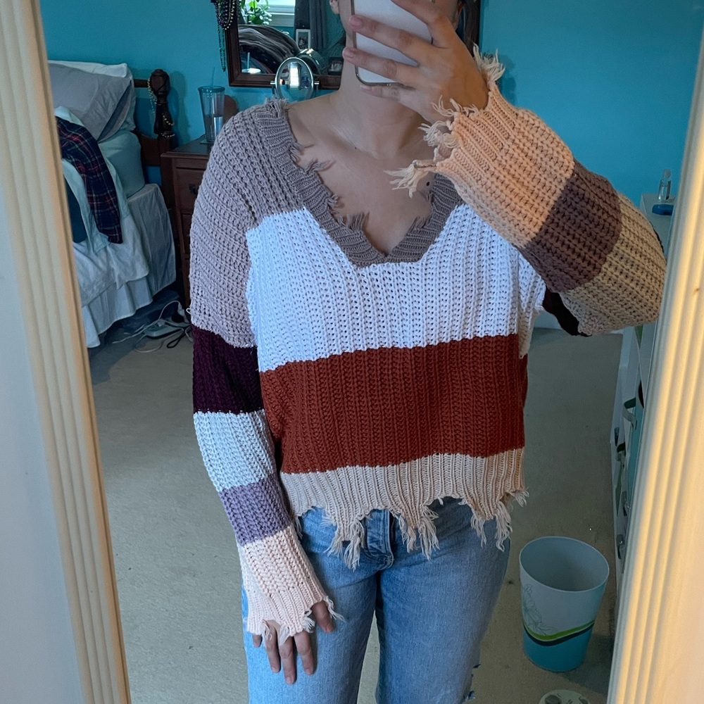 Distressed Cropped Sweater - Picture 5 of 7